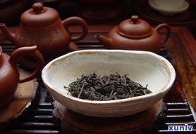 普洱是乌龙茶还是黑茶？区别与特点解析