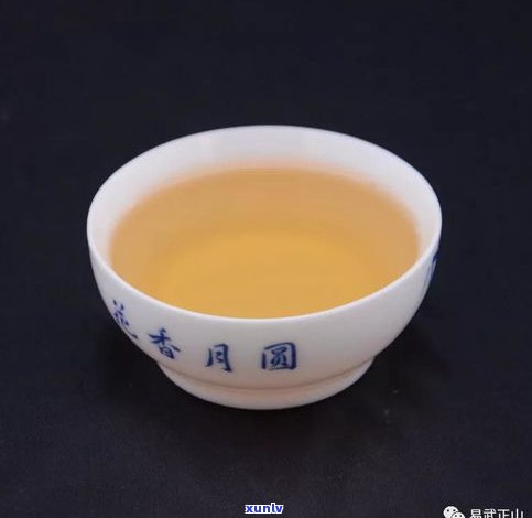 普洱黄金叶茶的特点：口感醇厚，色泽金黄，具有降脂减肥、抗氧化等功效。