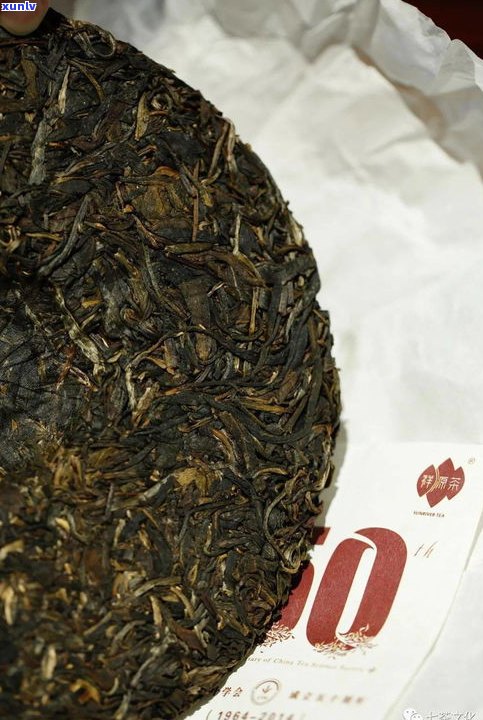 2019年布朗山普洱茶茶饼价格全览：生茶与熟茶的区别与购买建议