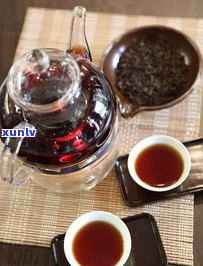 普洱茶饼茶的缺点：影响口感、不易保存、需要专业技巧冲泡，但也有利于健康、便于携带等优点。