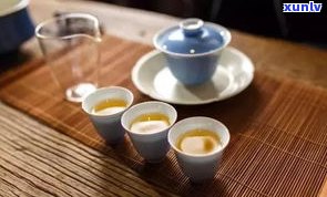 普洱茶饼茶的缺点：作用口感、不易保存、需要专业技巧冲泡，但也有利于健康、便于携带等优点。