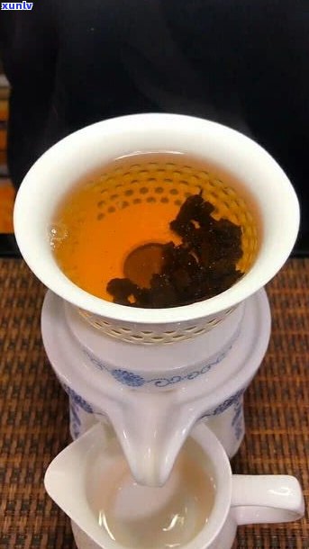茶化石糯香：普洱茶中的独特风味及其形成过程