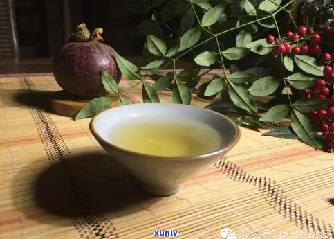 普洱茶出现白灰的原因：可能与存储环境、加工工艺等因素有关。