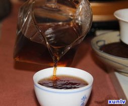 普洱茶洗茶的技巧与方法详解：步骤、留意事项及常见误区