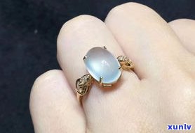 玉石戒指是不是易碎？起因与图片解析，女性佩戴需留意什么，玉戒指易碎吗？