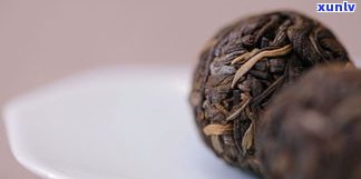 探讨黑茶与普洱茶的密切关系：它们有何不同？