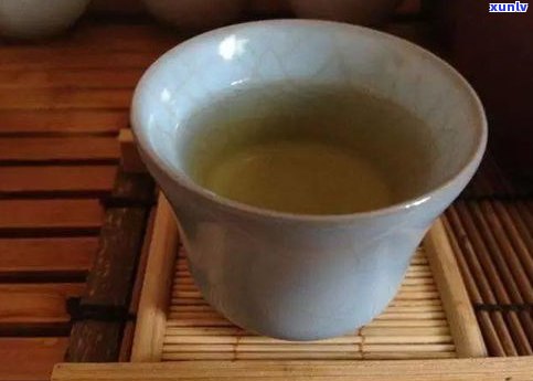 普洱茶饼：熟茶还是生茶？了解区别与选择