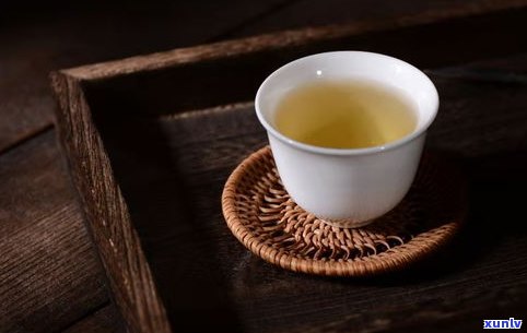 普洱茶分茶盒：实木与玻璃哪个更适合？木质盒子对茶叶有何影响？