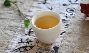 黄金芽普洱茶的功效与作用：熟悉其价格、  版饼和分类，以及茶叶的价格与益处