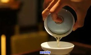 普洱茶爷爷泡的茶能喝吗？了解普洱茶爷爷的身份与他的茶是否安全