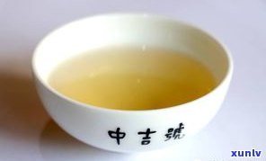 云南普洱茶饼：熟茶还是生茶？全面解析与比较