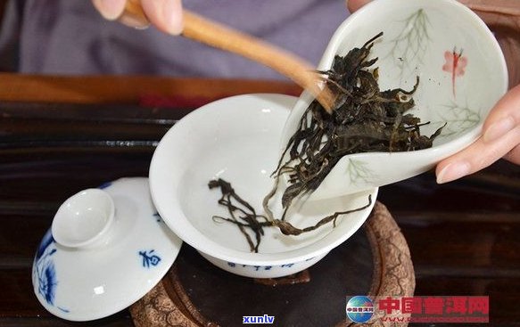 普洱茶饼如何拆茶盖：详细步骤与技巧