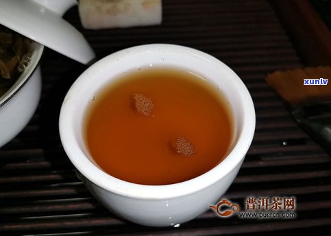 普洱茶转化的果香味：来源、特点与颜色解析