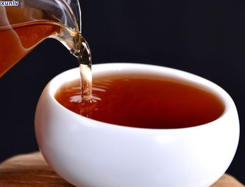 金芽贡饼普洱茶：口感、味道与熟茶知识全面解析