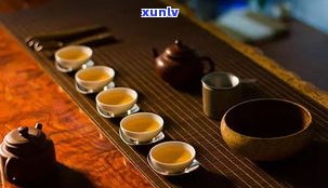 普洱盖碗多大才合适？选择合适的尺寸对品茗体验影响重大。本文将从适合饮用、使用及投茶量等方面全面解析，帮助你找到最合适的普洱盖碗。