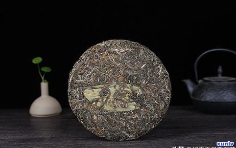 班章孔雀贡饼普洱茶：为何价格昂贵？详解其独特之处与价值所在