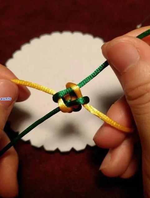 玉石吊坠手链的编法：详细图解与教程，让你的编绳更美观！