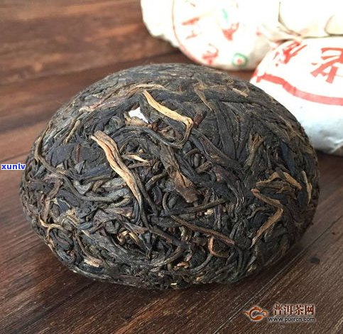 普洱茶拆解全过程视频教程，全面详解如何打开普洱茶