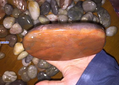 玉石原石鳞片-玉石原石鳞片状和颗粒状哪个好