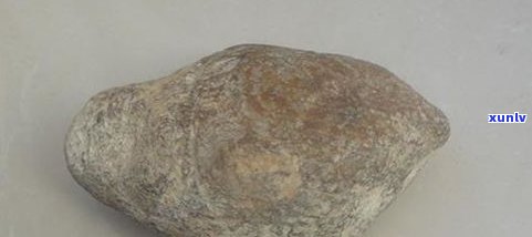 玉石原石与肉石的区别：图片解析及毛料展示