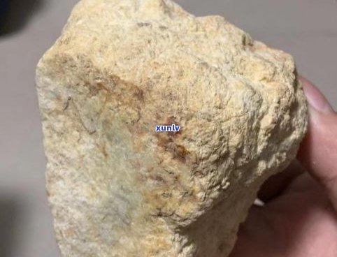 玉石原石的样子：图片大全与形态解析