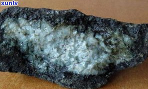 深入解析：玉石原石的特点、特性和作用全揭秘