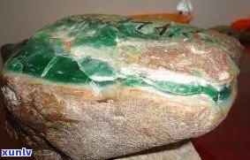 为什么玉石原石外有皮？深入了解玉石皮壳的形成原因