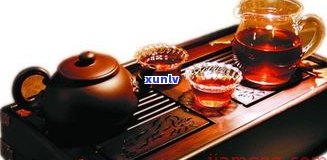 普洱茶用什么壶冲泡？推荐使用紫砂壶或玻璃壶，保性好，能更好地展现茶叶的色、香、味。