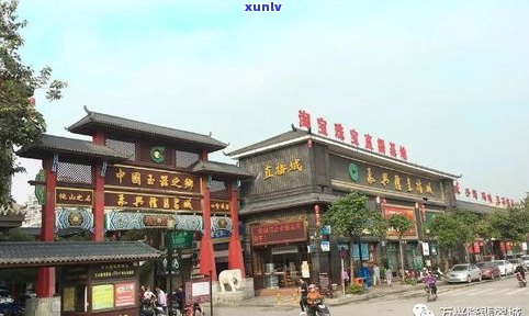 滑县翡翠手镯专卖店：地址、 *** 及河南滑县翡翠城照片全览