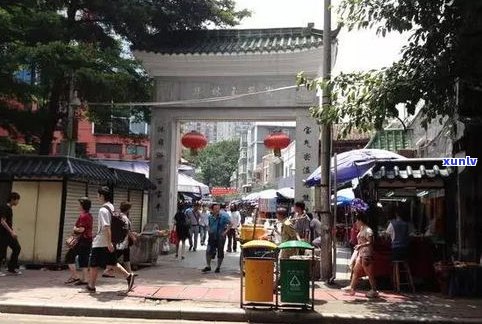 探秘腾冲翡翠老字号：历史悠久的老店与市场