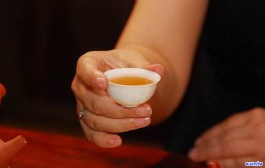 老人冬喝普洱茶的好处：揭示其功效与注意事