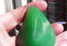 玉原石是什么材质？深入熟悉其特性和来源